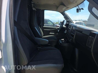 2024 GMC Savana 2500 Cargo Van 1WT 135.0" WB - miniatura 18