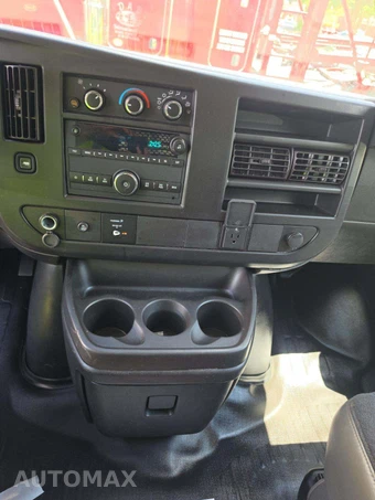 2024 GMC Savana 2500 Cargo Van 1WT 135.0" WB - miniatura 10