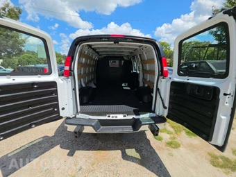 2024 GMC Savana 2500 Cargo Van 1WT 135.0" WB - miniatura 13