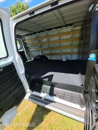 2024 GMC Savana 2500 Cargo Van 1WT 135.0" WB - miniatura 15