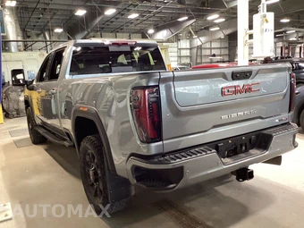 2024 GMC Sierra 2500HD AT4 Crew Cab Medium Bed - miniatura 3