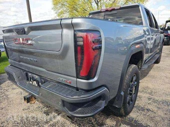 2024 GMC Sierra 2500HD AT4 Crew Cab Medium Bed - miniatura 3