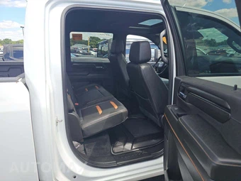 2024 GMC Sierra 2500HD AT4 Crew Cab Medium Bed - miniatura 16