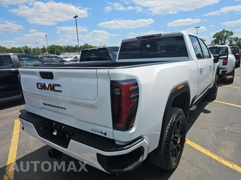 2024 GMC Sierra 2500HD AT4 Crew Cab Medium Bed - miniatura 3