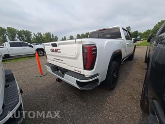 2024 GMC Sierra 2500HD AT4 Crew Cab Medium Bed - miniatura 3