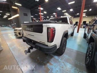 2024 GMC Sierra 2500HD AT4X Crew Cab Medium Bed 4SG - miniatura 3