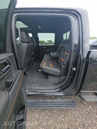 2024 GMC Sierra 3500HD AT4 Crew Cab Long Bed - miniatura 13