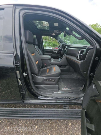 2024 GMC Sierra 3500HD AT4 Crew Cab Long Bed - miniatura 18