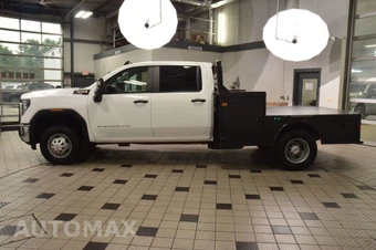 2024 GMC Sierra 3500HD Cab Chassis Pro Crew Cab 1SA DRW - miniatura 3