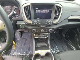 2024 GMC Terrain Denali 5SA - miniatura 10
