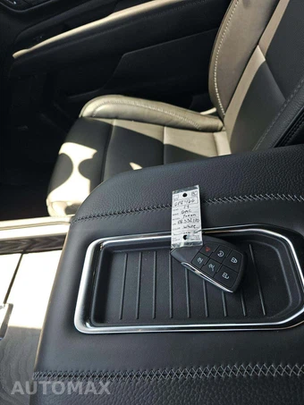 2024 GMC Yukon Denali - miniatura 8