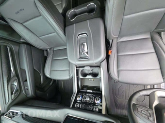 2024 GMC Yukon Denali - miniatura 8