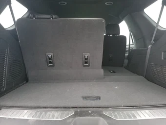 2024 GMC Yukon Denali 5SA - miniatura 16