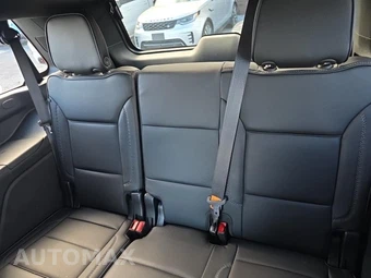 2024 GMC Yukon Denali 5SA - miniatura 17