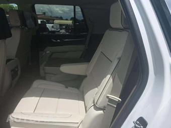 2024 GMC Yukon Denali 5SA - miniatura 10