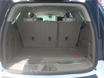 2024 GMC Yukon Denali 5SA - miniatura 12