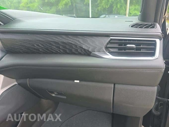 2024 GMC Yukon Denali 5SA - miniatura 17