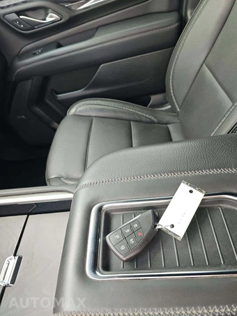 2024 GMC Yukon Denali 5SA - miniatura 8