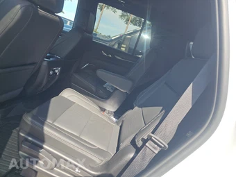2024 GMC Yukon Denali 5SA - miniatura 13