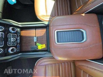 2024 GMC Yukon Denali Ultimate 5SB - miniatura 8