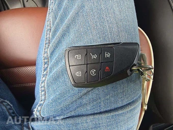 2024 GMC Yukon Denali Ultimate 5SB - miniatura 5