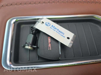 2024 GMC Yukon Denali Ultimate 5SB - miniatura 8