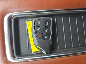 2024 GMC Yukon Denali Ultimate 5SB - miniatura 5