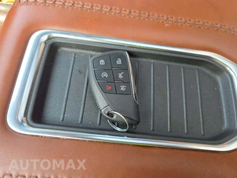 2024 GMC Yukon Denali Ultimate 5SB - miniatura 5