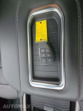 2024 GMC Yukon Denali XL 5SA - miniatura 8