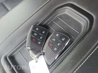 2024 GMC Yukon SLT - miniatura 8
