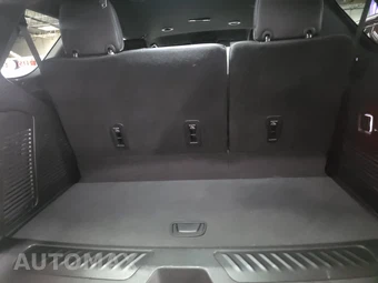 2024 GMC Yukon SLT 4SA - miniatura 24
