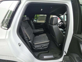 2024 GMC Yukon SLT 4SA - miniatura 17