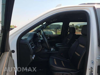 2024 GMC Yukon XL AT4 4SB - miniatura 3