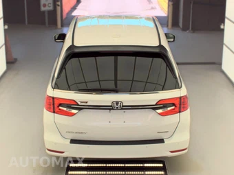2024 Honda Odyssey Touring 118.1" WB - miniatura 5