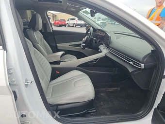 2024 Hyundai Elantra Limited - miniatura 8