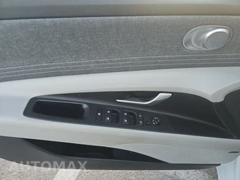 2024 Hyundai Elantra Limited - miniatura 15