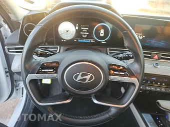 2024 Hyundai Elantra Limited - miniatura 16