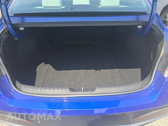 2024 Hyundai Elantra Limited - miniatura 16