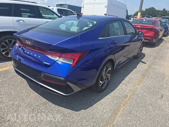 2024 Hyundai Elantra Limited - miniatura 4