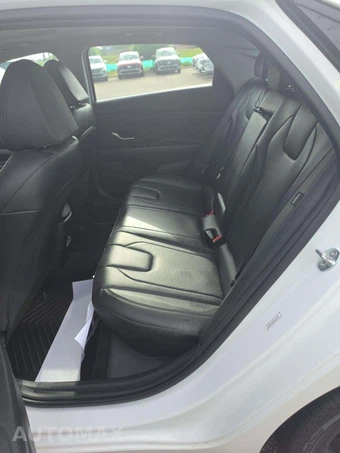 2024 Hyundai Elantra Limited - miniatura 10