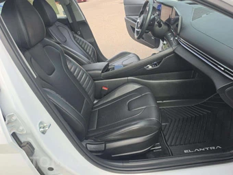 2024 Hyundai Elantra Limited - miniatura 15