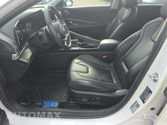 2024 Hyundai Elantra Limited - miniatura 3