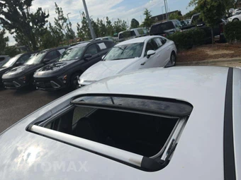 2024 Hyundai Elantra Limited - miniatura 9