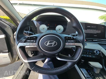 2024 Hyundai Elantra Limited - miniatura 10