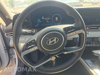 2024 Hyundai Elantra Limited - miniatura 10