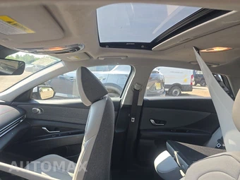 2024 Hyundai Elantra Limited - miniatura 17