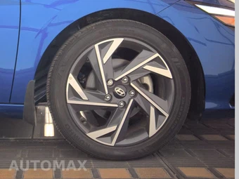 2024 Hyundai Elantra Limited - miniatura 10