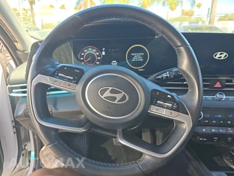 2024 Hyundai Elantra Limited - miniatura 10