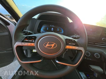 2024 Hyundai Elantra SE - miniatura 16