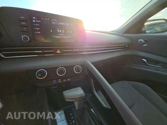 2024 Hyundai Elantra SE - miniatura 17